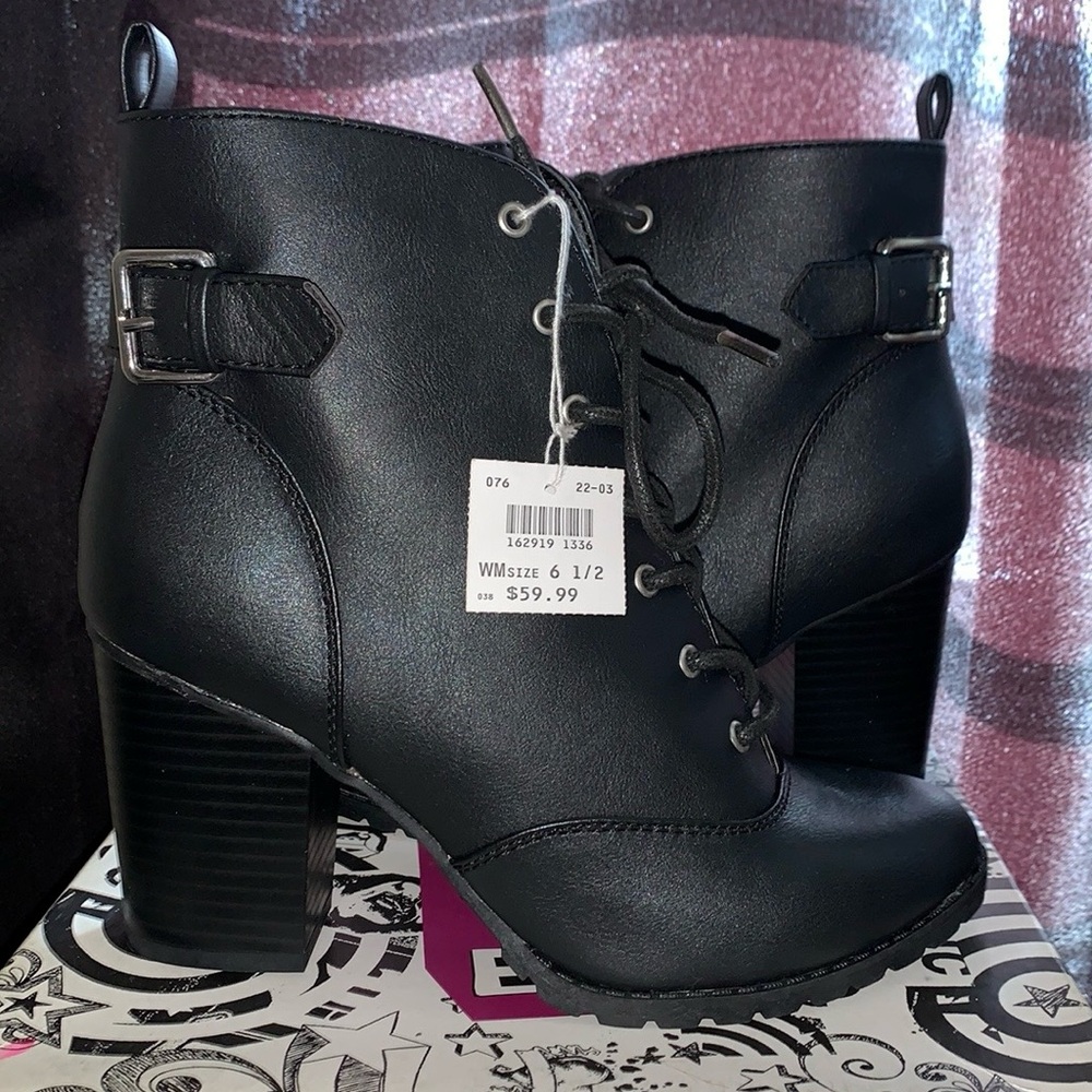 Brash lace up heeled boots